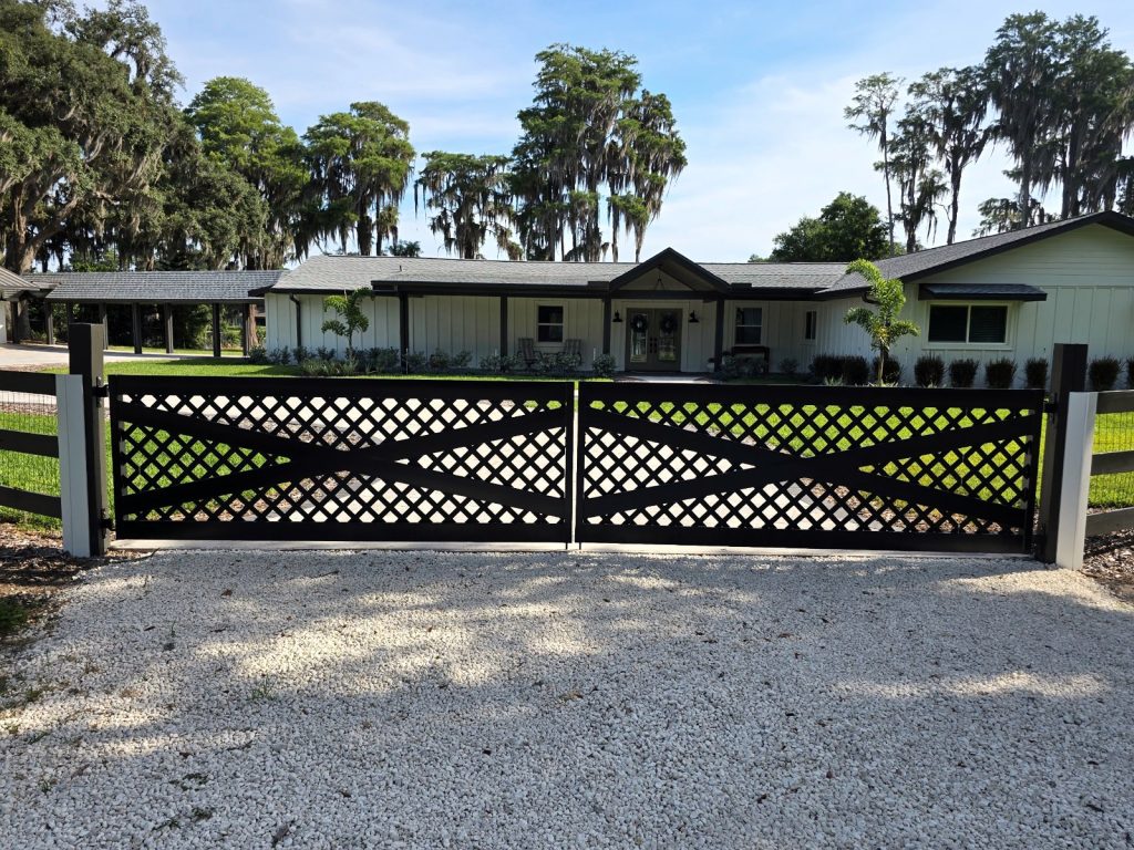 Lattice Pattern Estate Gate installed by KSM Gates in the Tampa Bay area